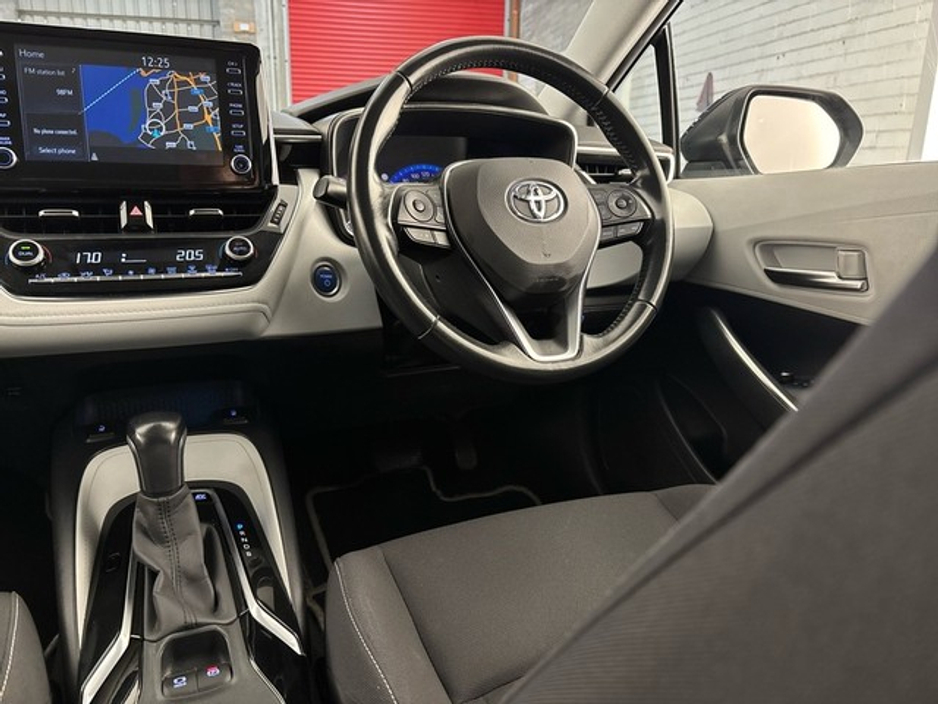 Toyota Corolla HYBRID SOL T/S 4DR AUTO — thumbnail 9