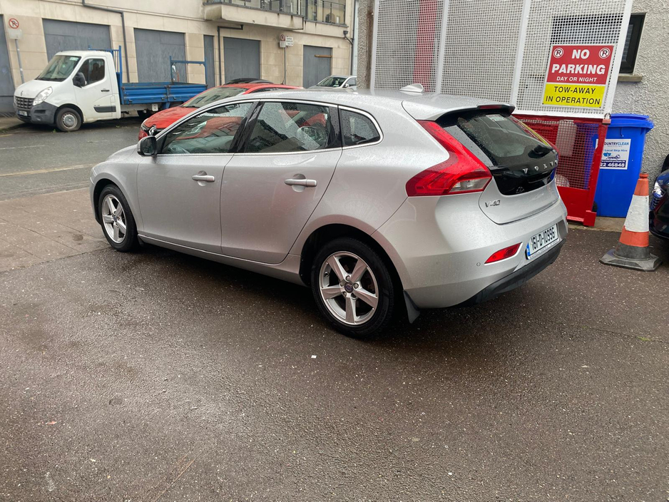 2016 Volvo V40 2L Diesel For Sale Images