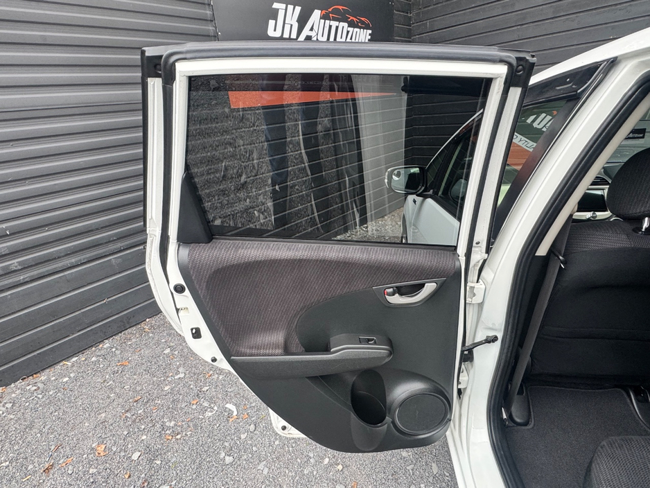 Honda Fit 1.3 HYBRID 5DR AUTO — thumbnail 16
