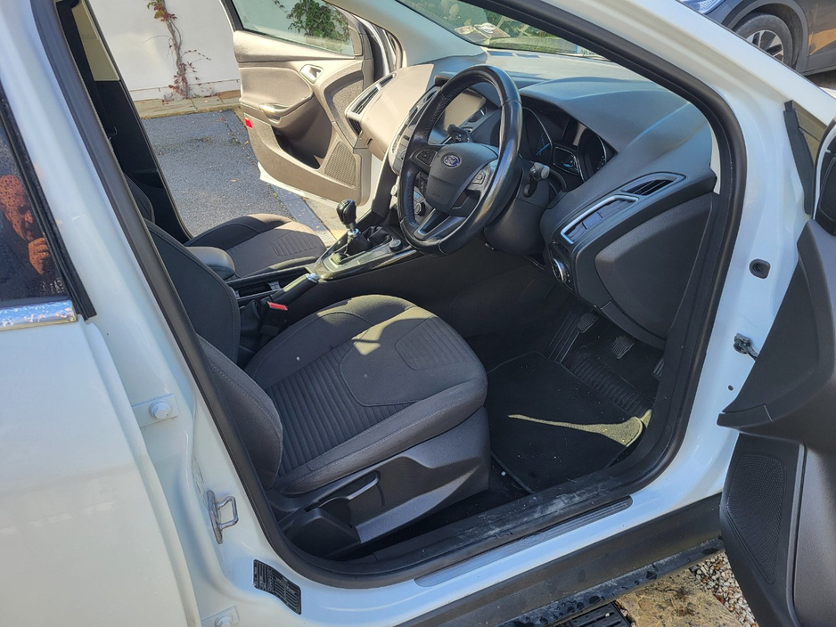 Ford Focus TITANIUM 1.6 TDCI 95PS 4DR — thumbnail 6