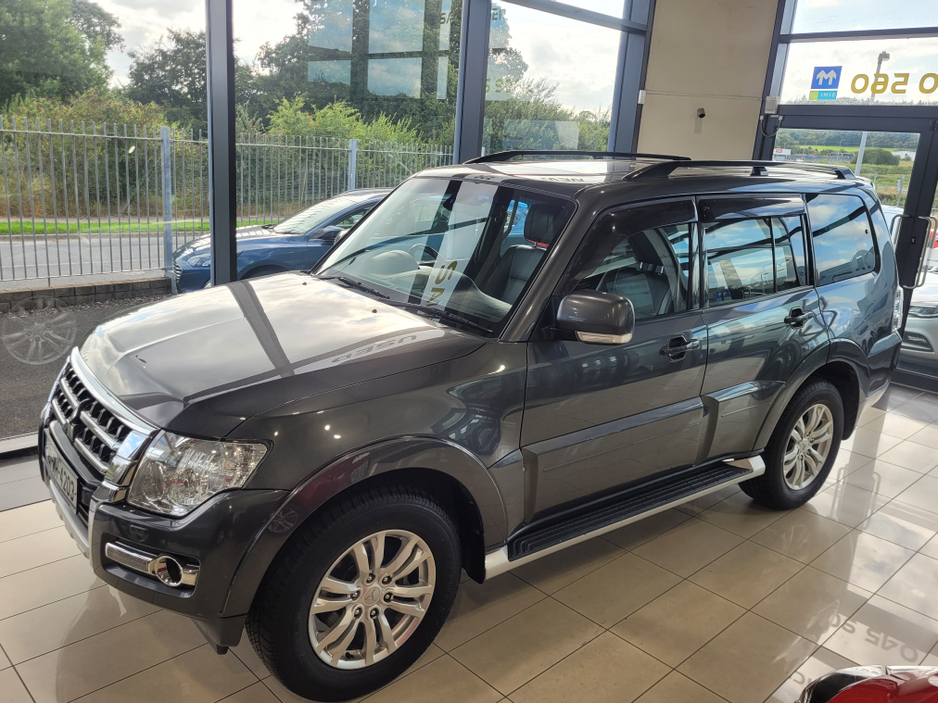 2016 Mitsubishi Pajero For Sale Images
