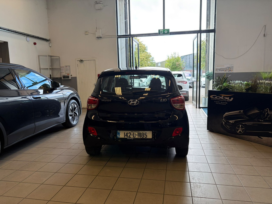 Hyundai i10 1.0 Deluxe Auto 4DR. Irish Car, NCT & TAX, 2Keys, Bluetooth, MFSW, Air Conditioning, Irish Radio, Alloy Wheels, Folding Rear Seats, Luggage Cover, USB/AUX and more. — thumbnail 9