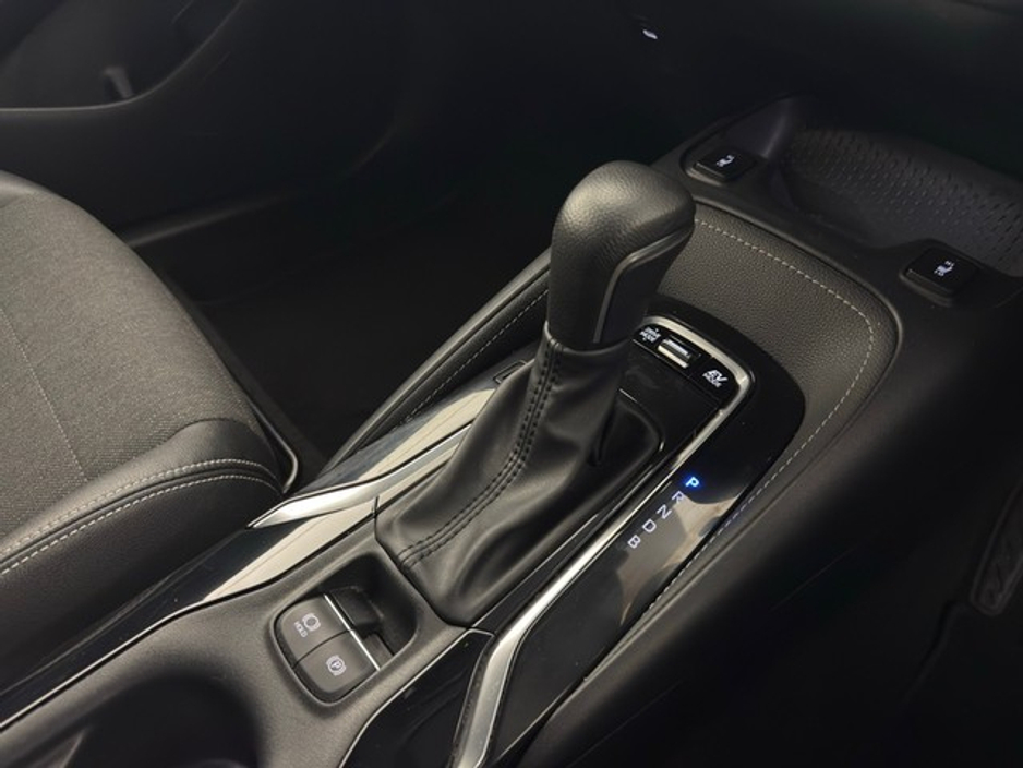 Toyota Corolla Luna Sport Hybrid Hatchback — thumbnail 19