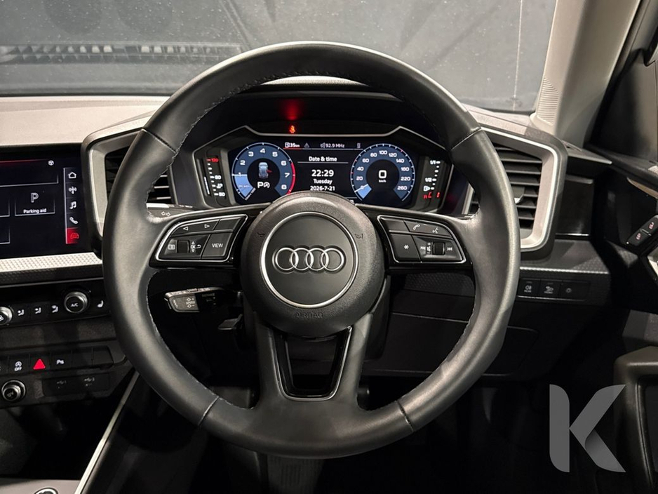 Audi A1 1.0 TFSI ADVANCED AUTOMATIC - WHITE/BLACK TWO TONE - FACTORY ALLOYS - LED HEADLIGHTS - HEATED SEATS - REAR CAMERA — thumbnail 13