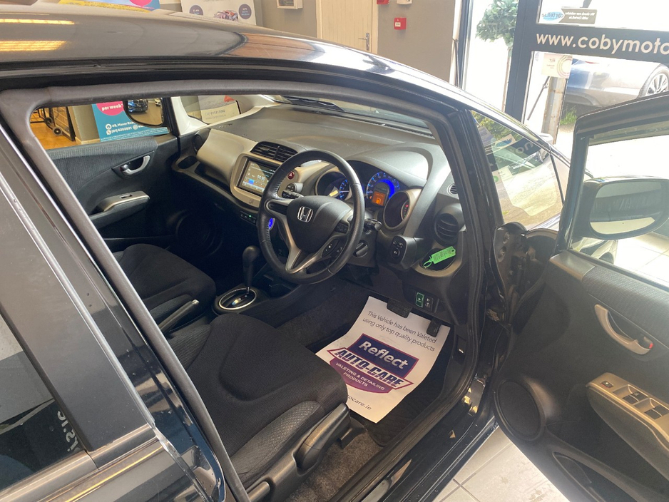 Honda Fit 1.3 HYBRID 5DR AUTO. Immaculate Car with only 108km, 2 Keys, NCT done before collection, Irish Radio with Bluetooth and Media, Climate Control, Cruise Control, Full Electrics and much more. — thumbnail 11