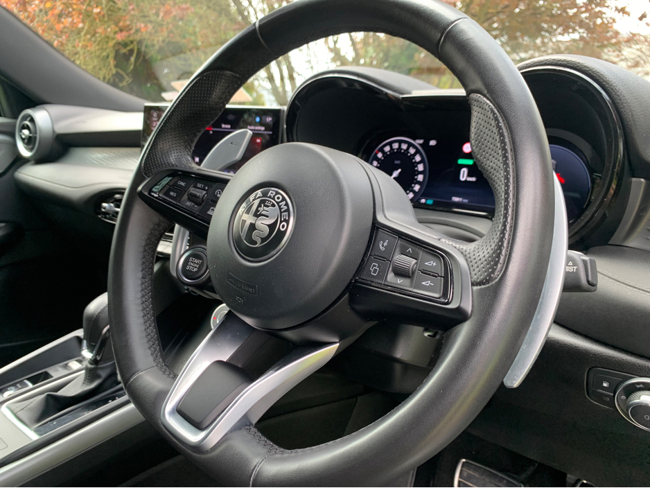 2023 Alfa Romeo Tonale 1.3L Petrol Plug-in Hybrid For Sale Images