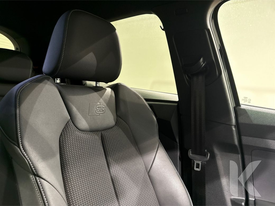 Audi A1 1.5 TFSI AUTOMATIC S LINE - UPGRADED FACTORY ALLOYS - FLAT BOTTOM STEERING WHEEL - HEATED SEATS - DIGITAL DASH — thumbnail 18