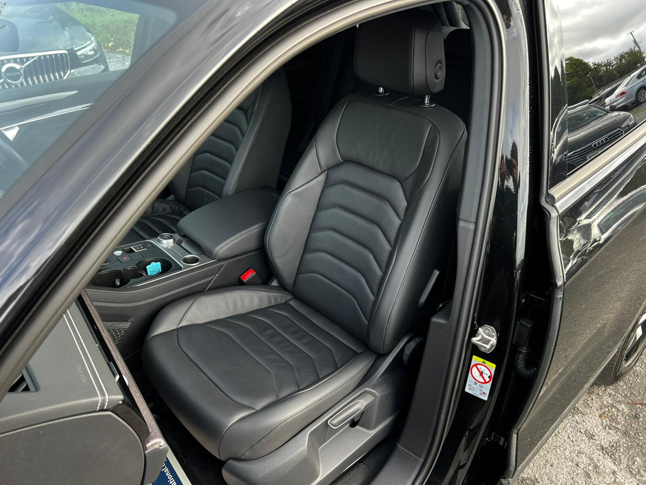 2023 Volkswagen Touareg 3L Diesel For Sale Images