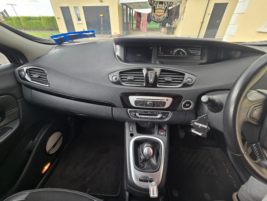 Renault Grand Megane SCENIC 3 BOSE 1.5 DCI 110 4DR — thumbnail 9