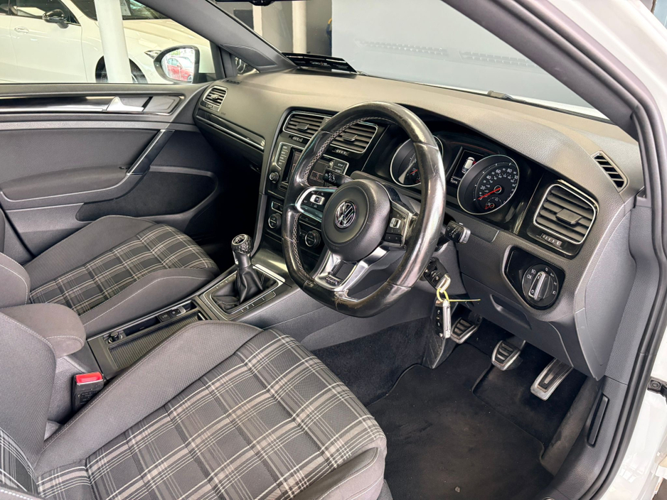 2014 Volkswagen Golf 2L Diesel For Sale Images