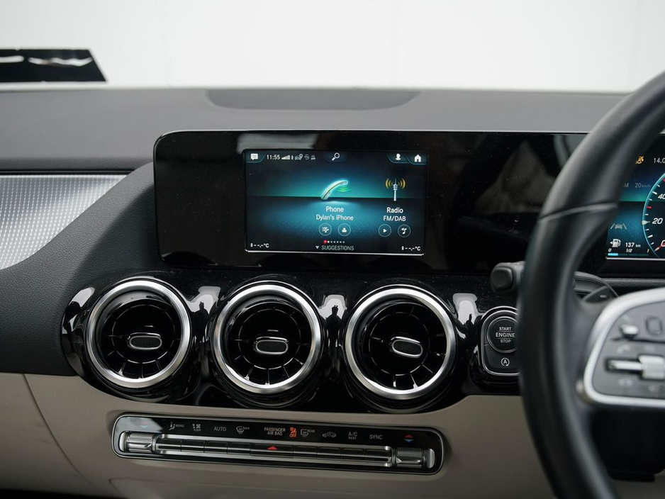 Mercedes-Benz GLA Class D 5DR Auto — thumbnail 16