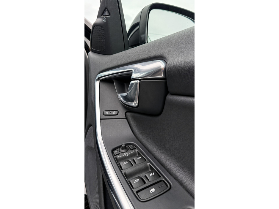 2016 Volvo V60 2L Diesel For Sale Images