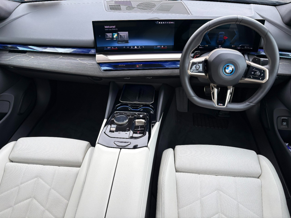 2025 BMW 5 Series 2L Petrol Plug-in Hybrid For Sale Images