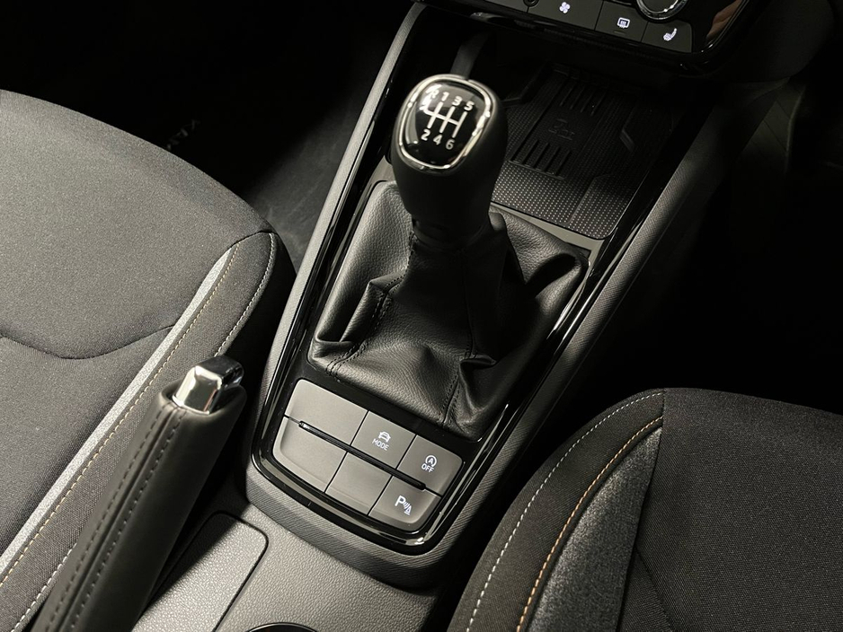 Skoda Kamiq Selection 1.0TSI 115BHP - Reversing Camera - Climate Control - Heated Seats - Keyless Start - Cruise Control - Apple CarPlay/Android Auto — thumbnail 11