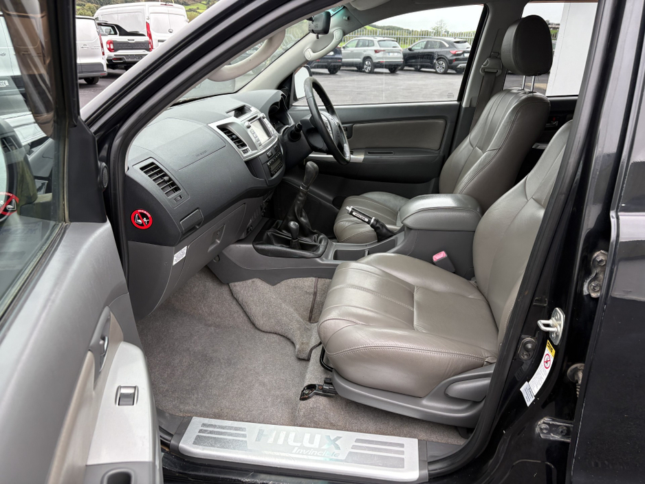 2013 Toyota Hilux 3L Diesel For Sale Images
