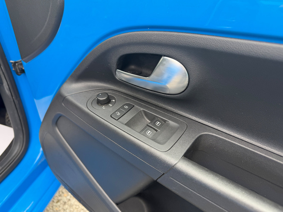Volkswagen up! — thumbnail 11