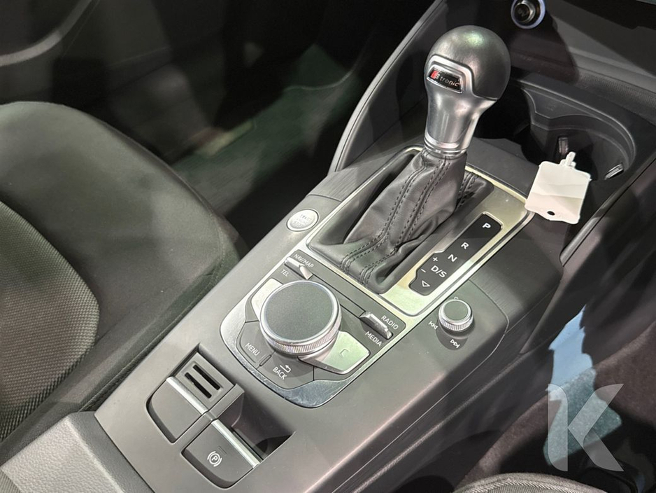 Audi A3 1.4 TSI AUTOMATIC - SIGNATURE EDITION - FACTORY ALLOYS - LOW MILEAGE — thumbnail 20