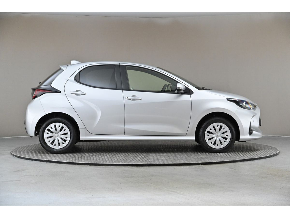 Toyota Yaris 1.5 PETROL HYBRID *REVERSE CAM*PARK SENSORS* — thumbnail 11