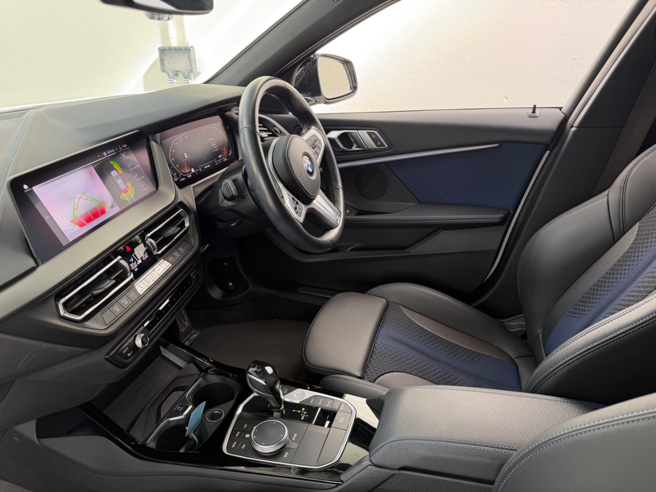 BMW 1 Series 118D M-SPORT M-PERFORMANCE PLUS 150 BHP DIESEL AUTOMATIC // APPLE CARPLAY // LED MATRIX LIGHTING // VIRTUAL DASH // ELECTRIC HALF LEATHER // PARK ASSIST W/REVERSING CAMERA // AA APPROVED DEALER 2026 — thumbnail 20