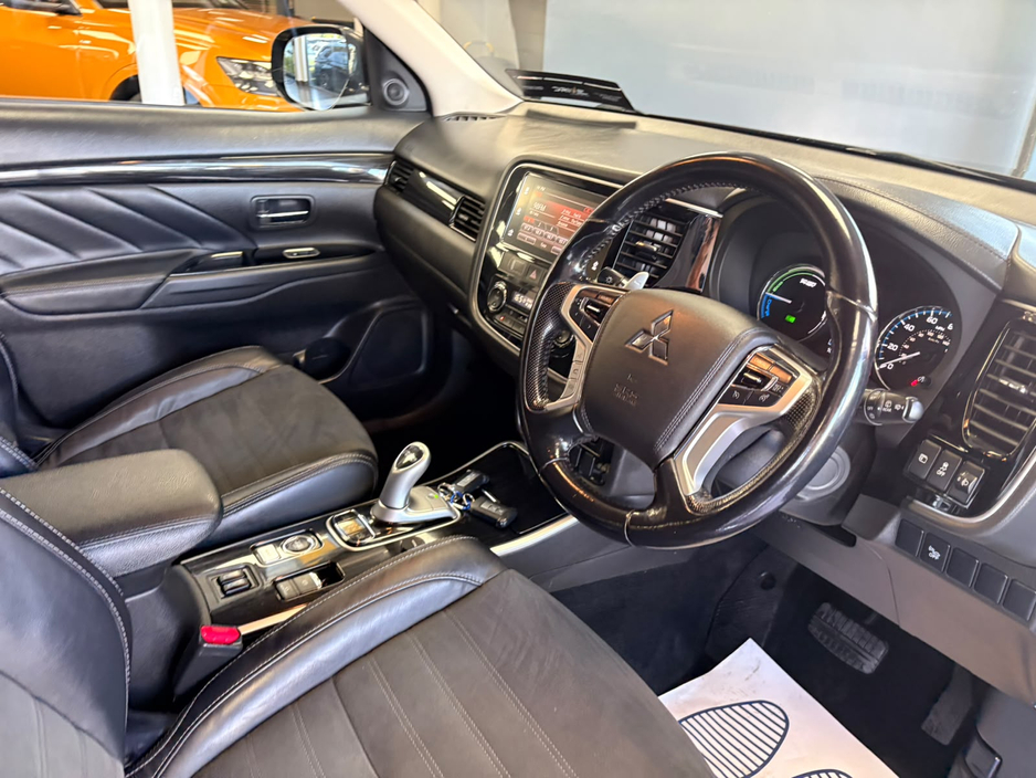 2017 Mitsubishi Outlander 2L Petrol Plug-in Hybrid For Sale Images