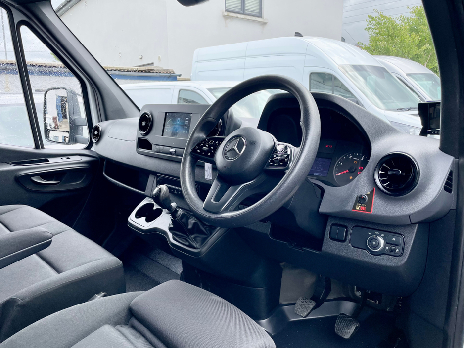 2022 Mercedes-Benz Sprinter 2L Diesel For Sale Images