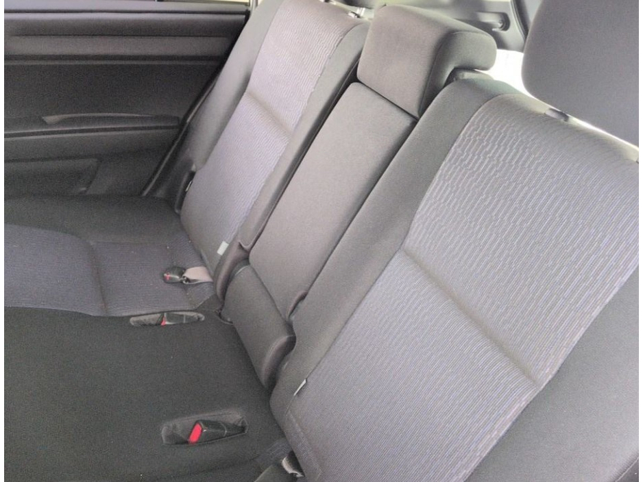 Toyota Corolla 1.5 Corolla Fielder Petrol Hybrid Auto — thumbnail 6