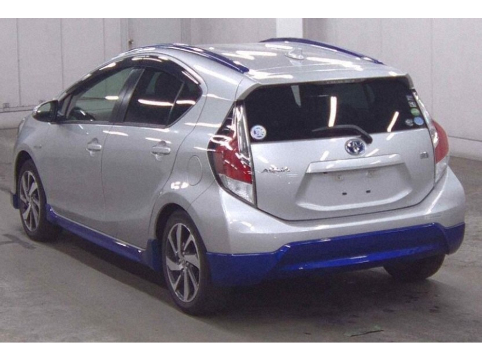 Toyota Aqua 1.5 Petrol Hybrid Auto X-Urban Grade — thumbnail 3