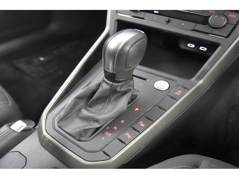 Volkswagen Polo 1.0 TSI DSG *VERY LOW KMS*UPGRADED 17" ALOYS*REVERSE CAM*PARK SENSORS* — thumbnail 20