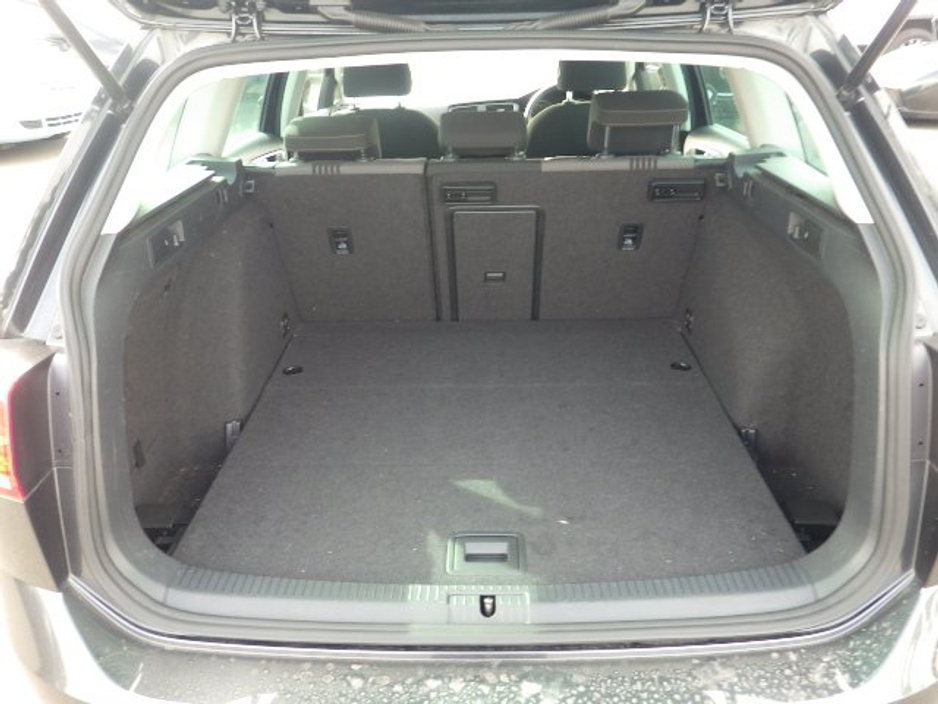 Volkswagen Golf 1.2 Petrol Auto Estate — thumbnail 5