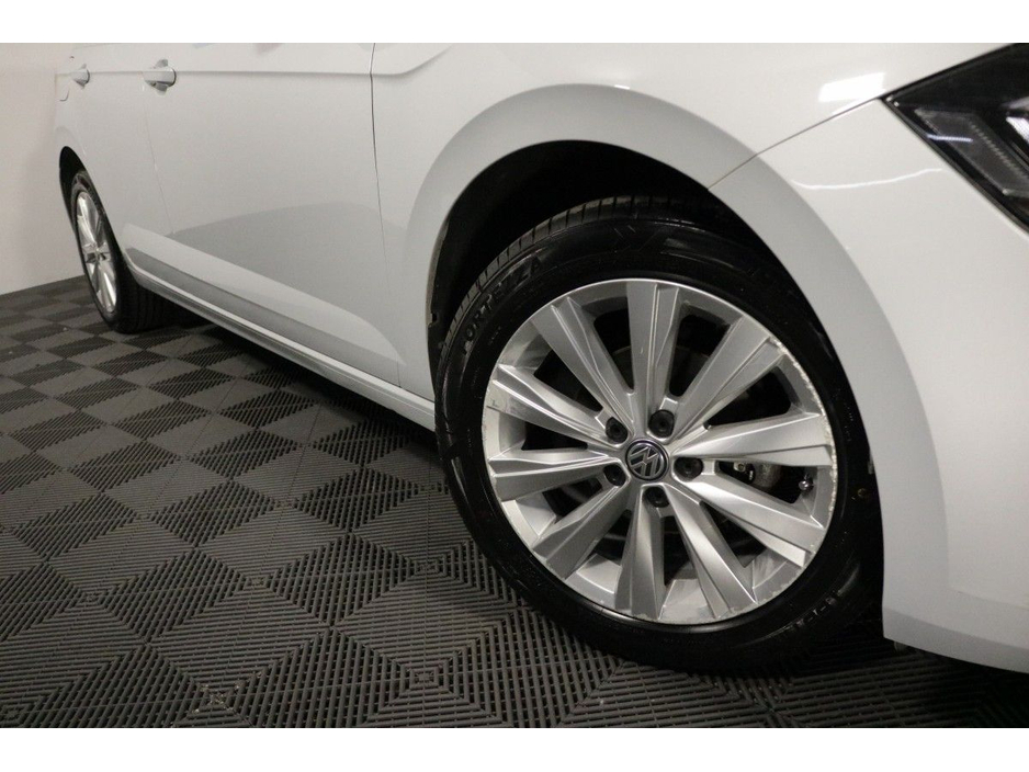 Volkswagen Polo Automatic Comfortline 1.0L Petrol Hatchback — thumbnail 3