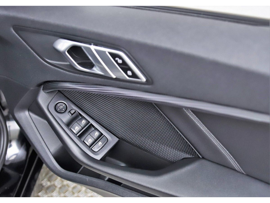 BMW 1 Series 118I SE SPORT *HALF LEATHER SPORT SEATS* — thumbnail 23