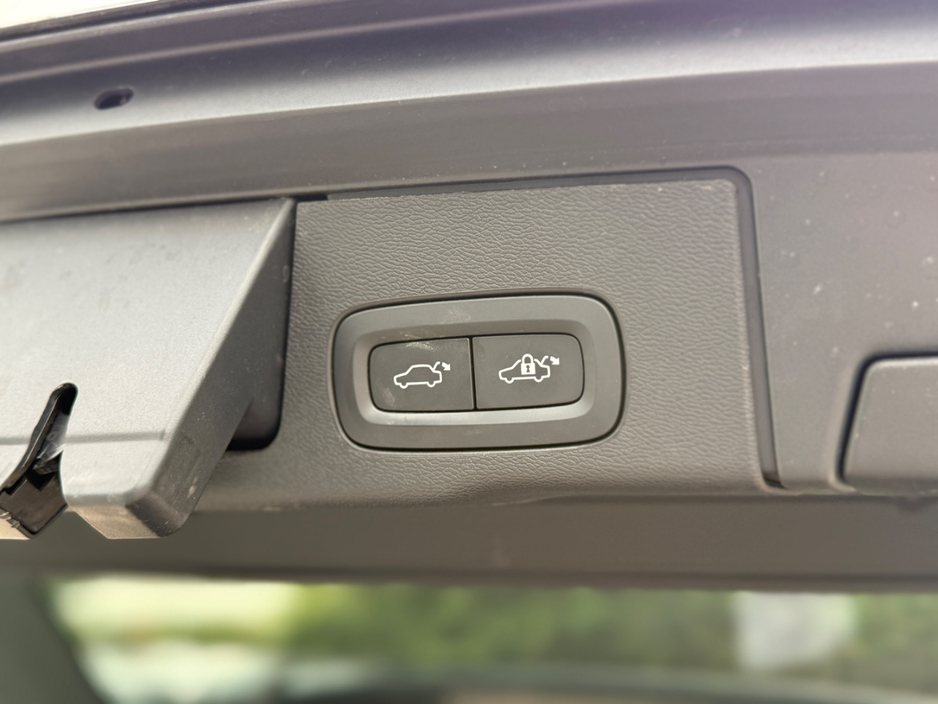 2023 Volvo XC60 2L Petrol Plug-in Hybrid For Sale Images