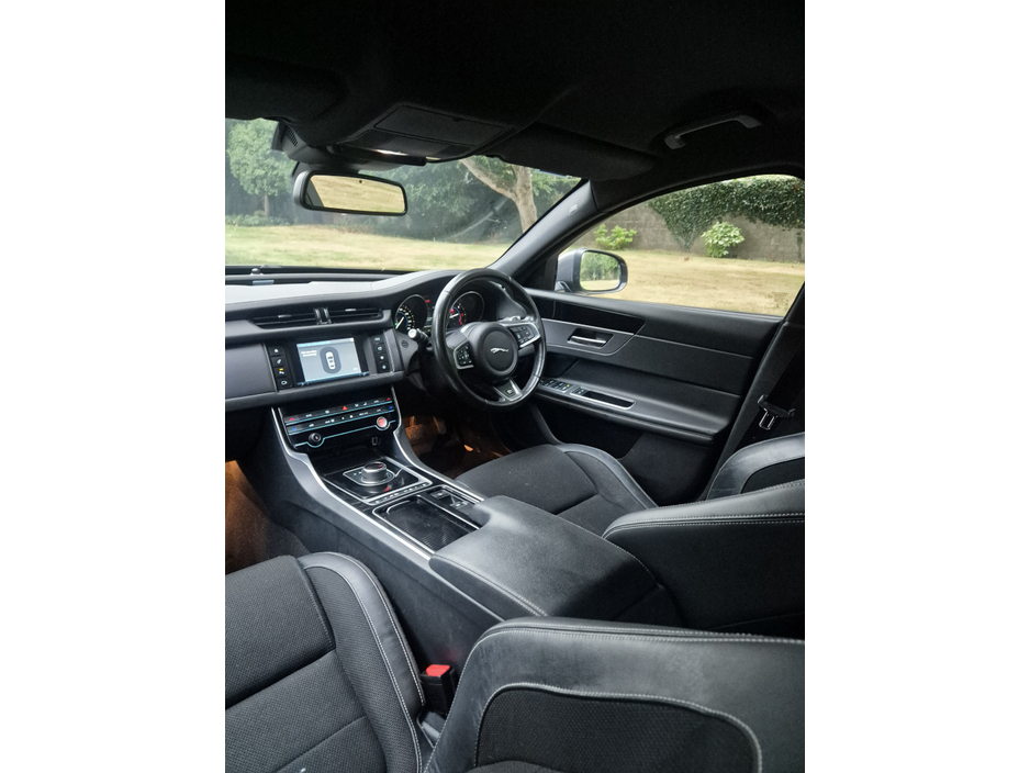 Jaguar XF 2.0 D RWD R-SPORT MY 18 4DR AUTO — thumbnail 33