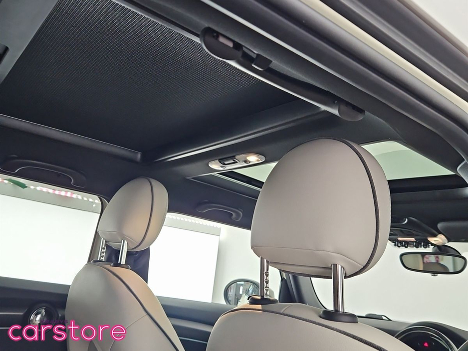 MINI Hatch Cooper Exclusive Pan Roof — thumbnail 18