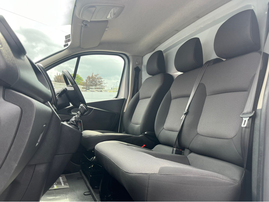 2020 Nissan NV300 2L Diesel For Sale Images