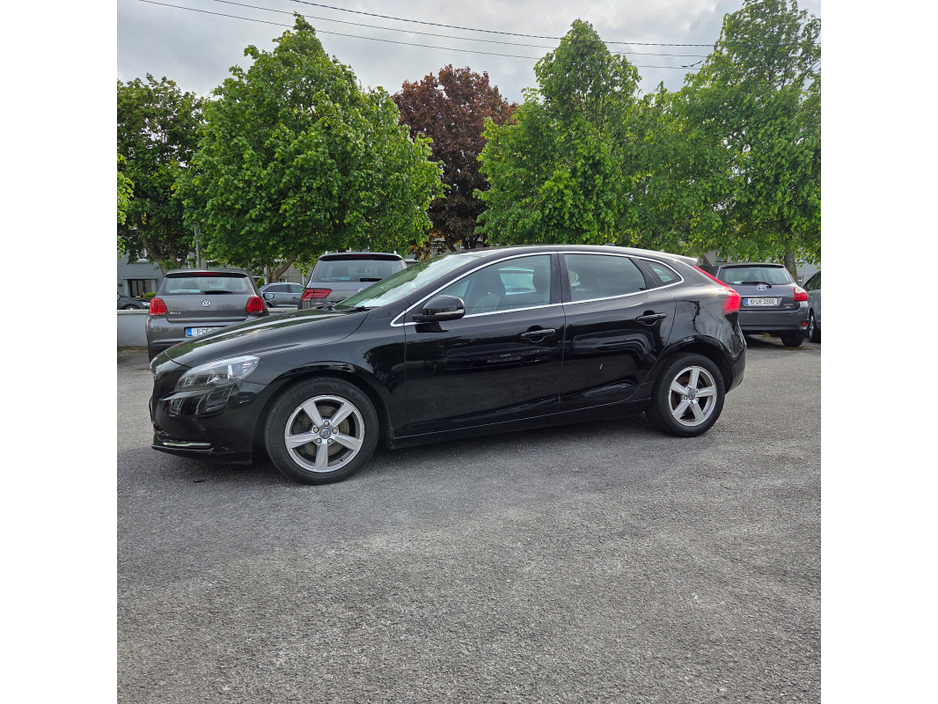 2016 Volvo V40 2L Petrol For Sale Images