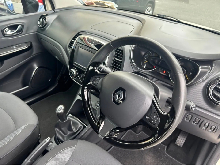Renault Captur INTENSE 1.5 DCI 90 EU6M 4DR — thumbnail 2