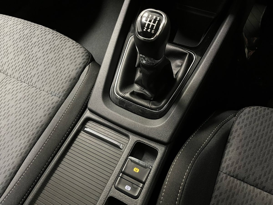 Skoda Octavia Style Combi 1.0TSI 110BHP - Rweversing Camera - Sat Nav - Climate Control - Heated Seats - Adaptive Cruise Control - Keyless Start - Apple CarPlay/Android Auto — thumbnail 11