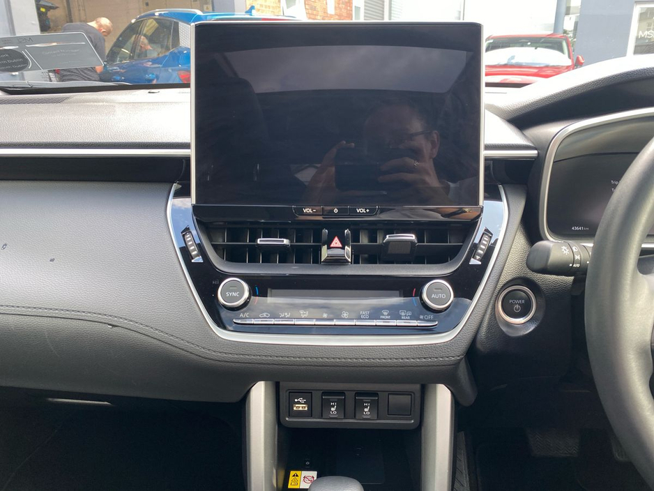 Toyota Corolla Hybrid Sol — thumbnail 11
