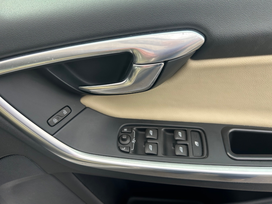 2018 Volvo V60 2L Diesel For Sale Images