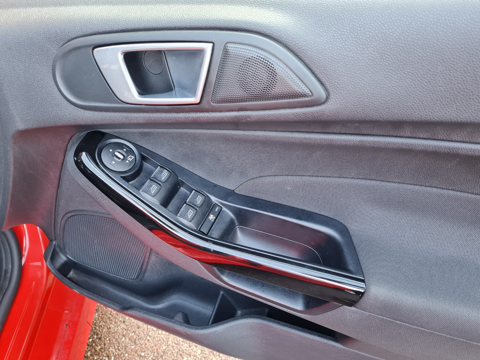 Ford Fiesta ABA-WF0SFJ — thumbnail 8