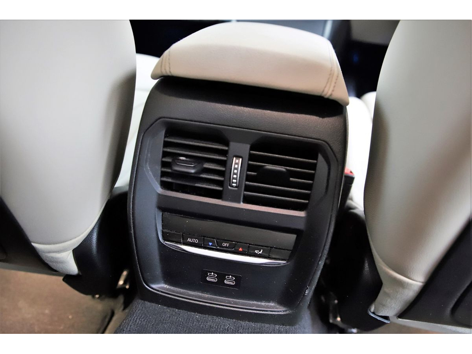BMW 3 Series 330E M SPORT PRO +TECH + COMFORT PACK*FULLY LOADED*BEIGE LEATHER* — thumbnail 26
