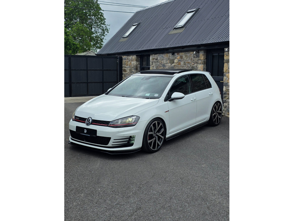 2015 Volkswagen Golf 2L Petrol For Sale Images