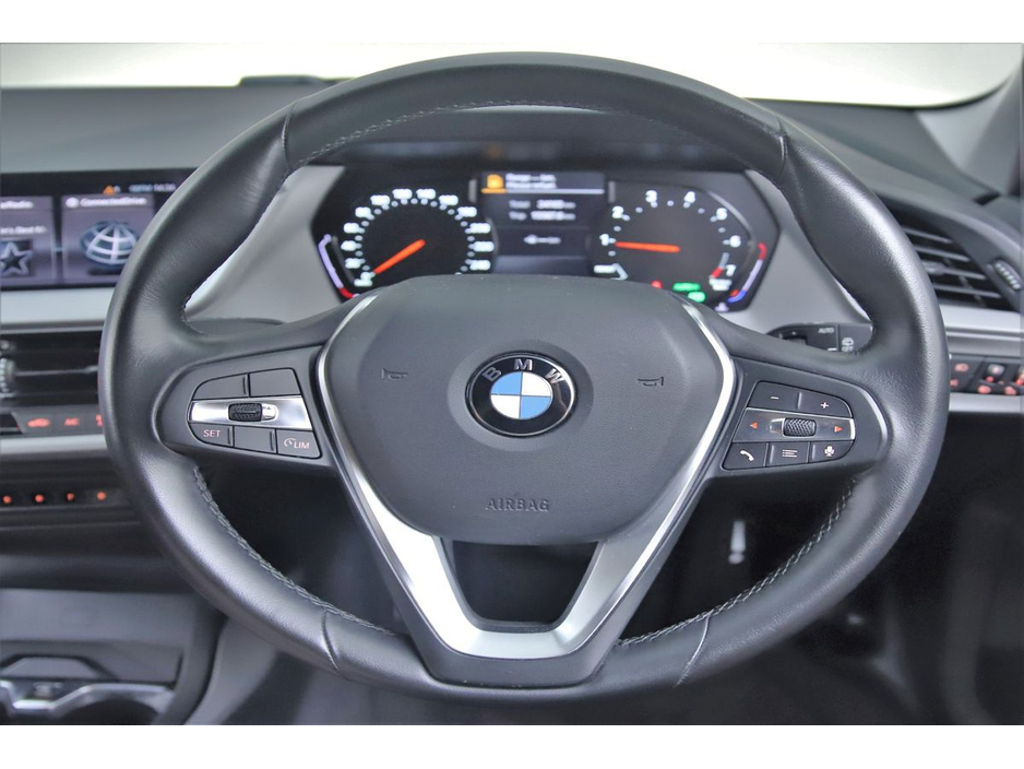 BMW 1 Series 118i AUTO *PARK SENSORS*REVERSE CAM — thumbnail 28