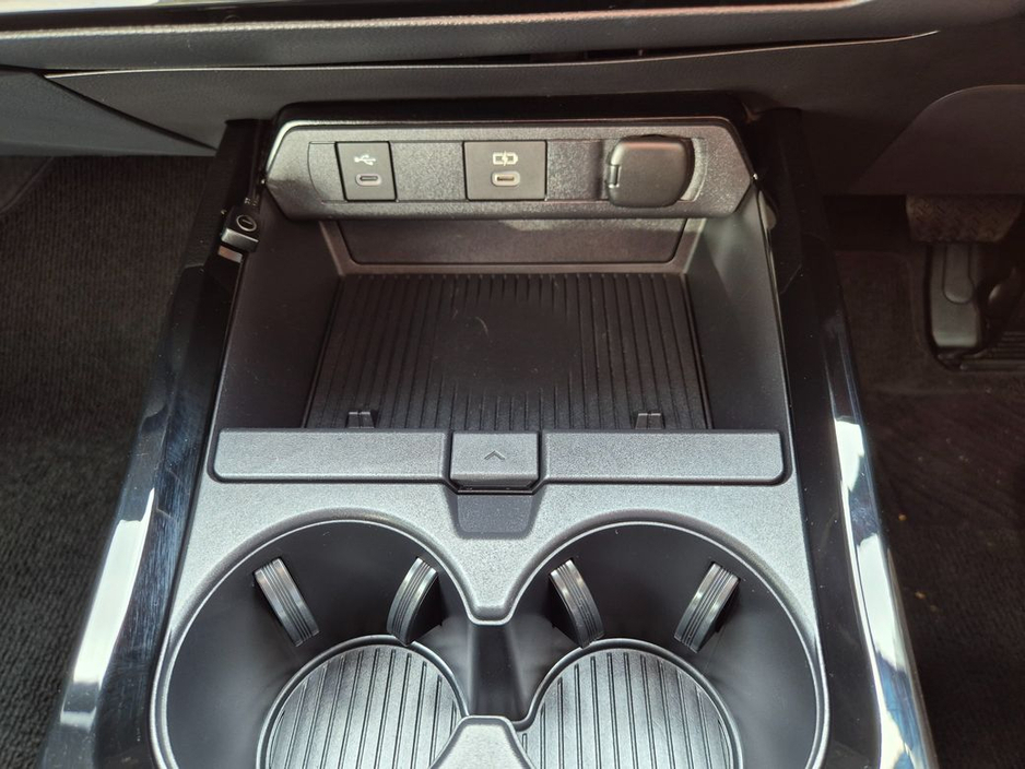 Toyota Prius 2.0 HEV / G-PACK HIGH SPEC / LOW MILEAGE / TAX €150 — thumbnail 21