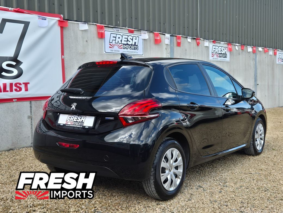 Peugeot 208 *STYLE MODEL* — thumbnail 2