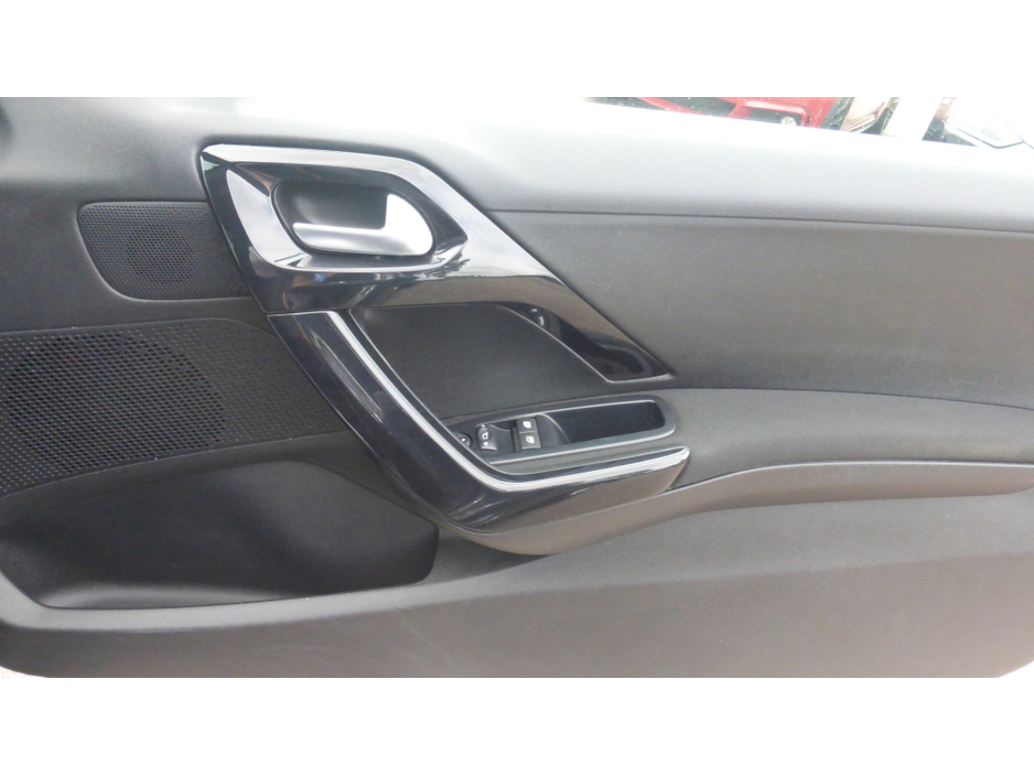 Peugeot 208 PURETECH ACTIVE 3DR DIESEL 1.2 — thumbnail 12