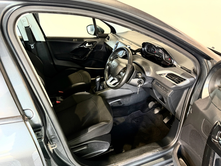 2015 Peugeot 208 1L Petrol For Sale Images