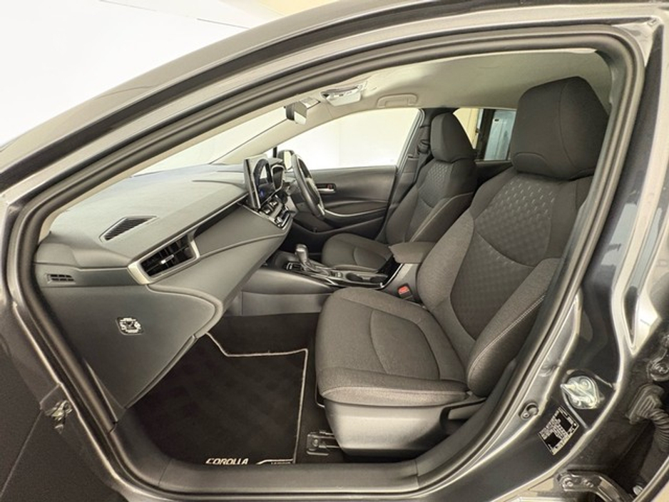 Toyota Corolla Luna Sport Hybrid Saloon — thumbnail 6