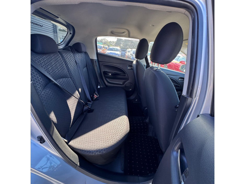 Mitsubishi Mirage — thumbnail 13